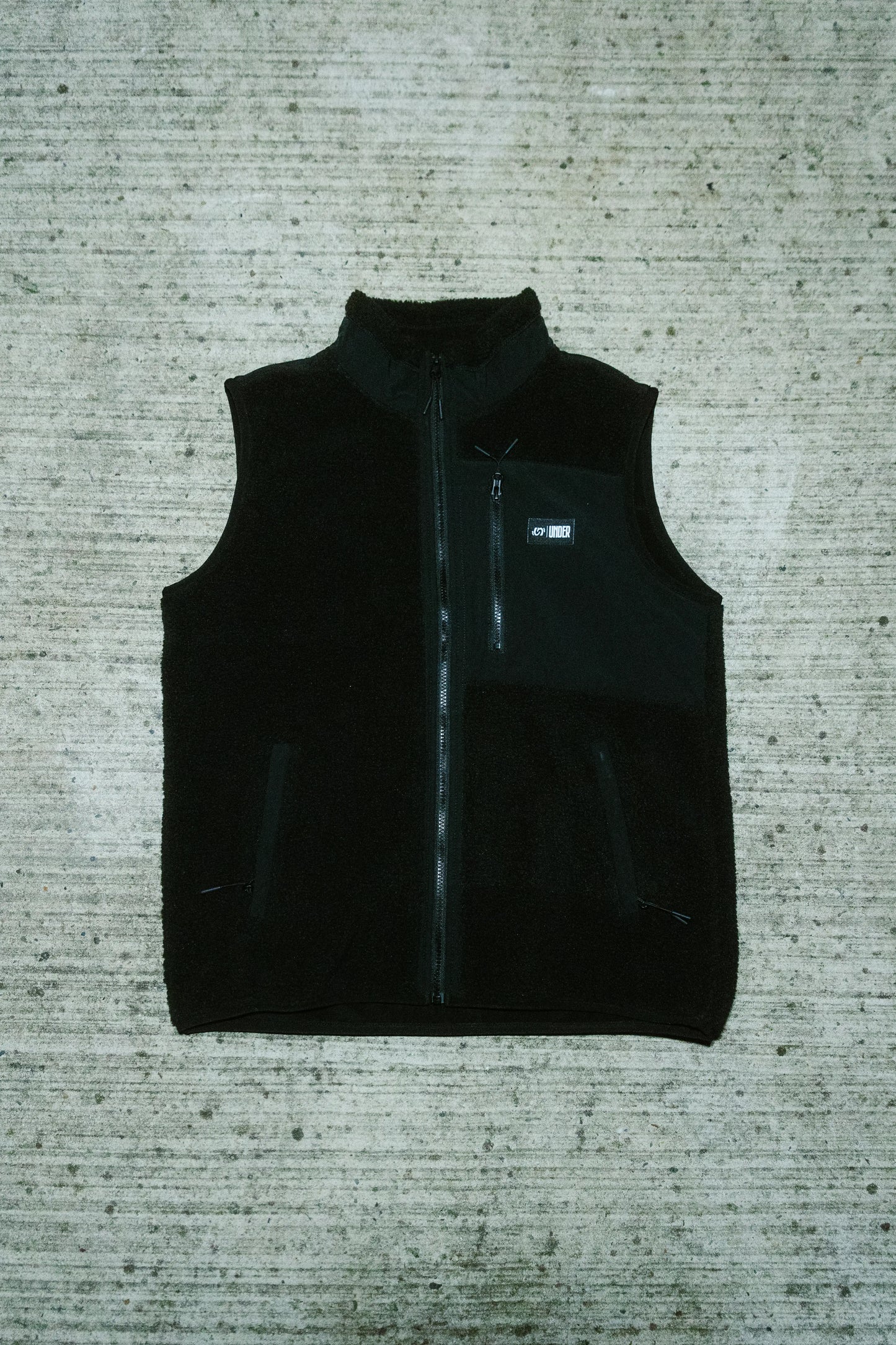 Sherpa Sleeveless "WINTER" Black